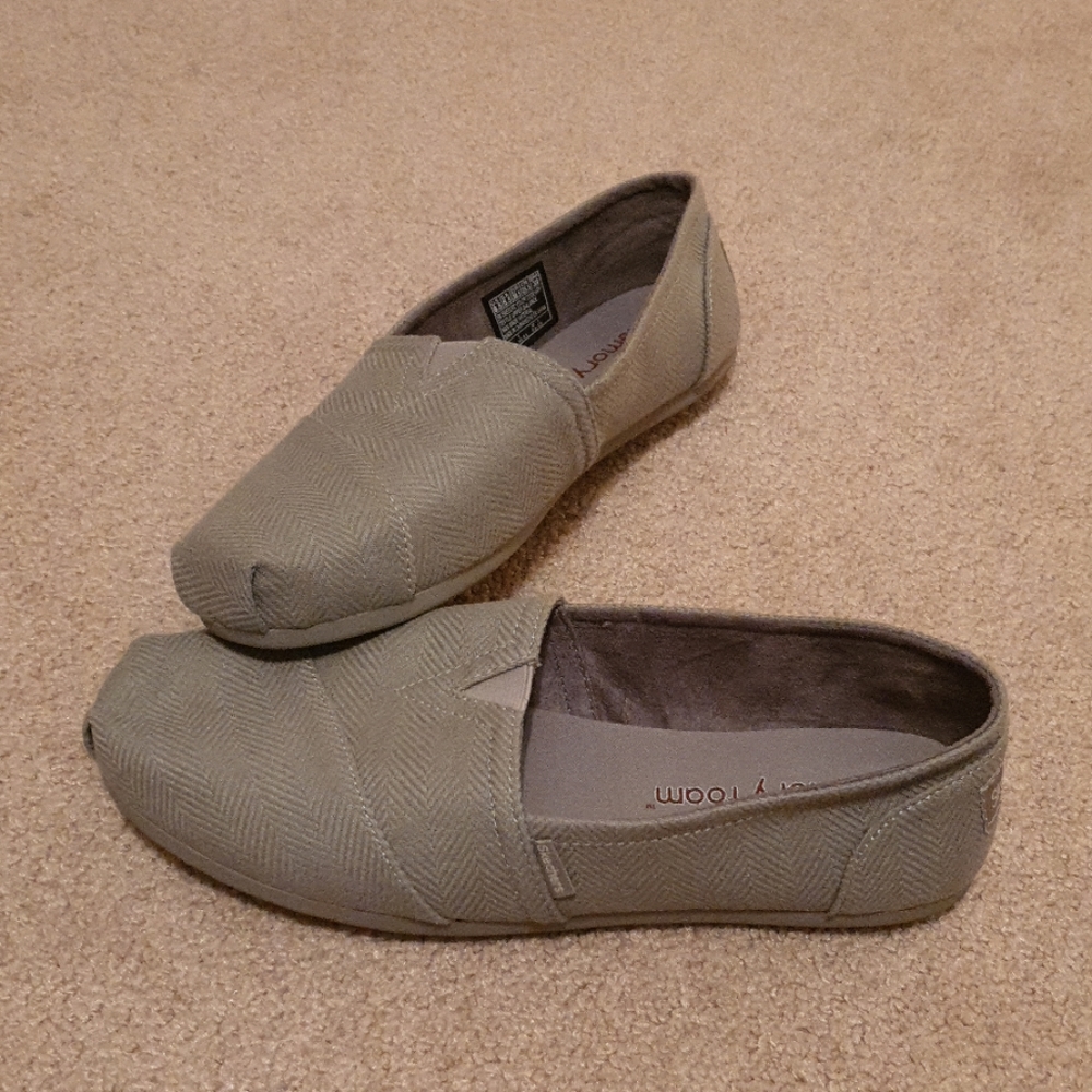 Skechers Women's Plush Fashion Slip-On Flat